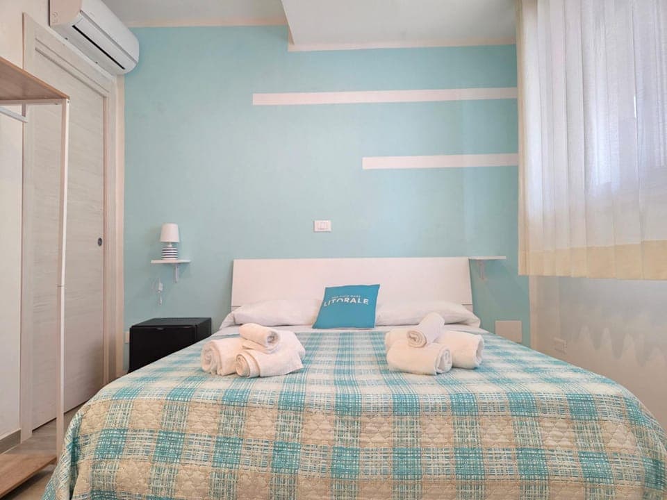 Bed, Bedroom, air conditioner