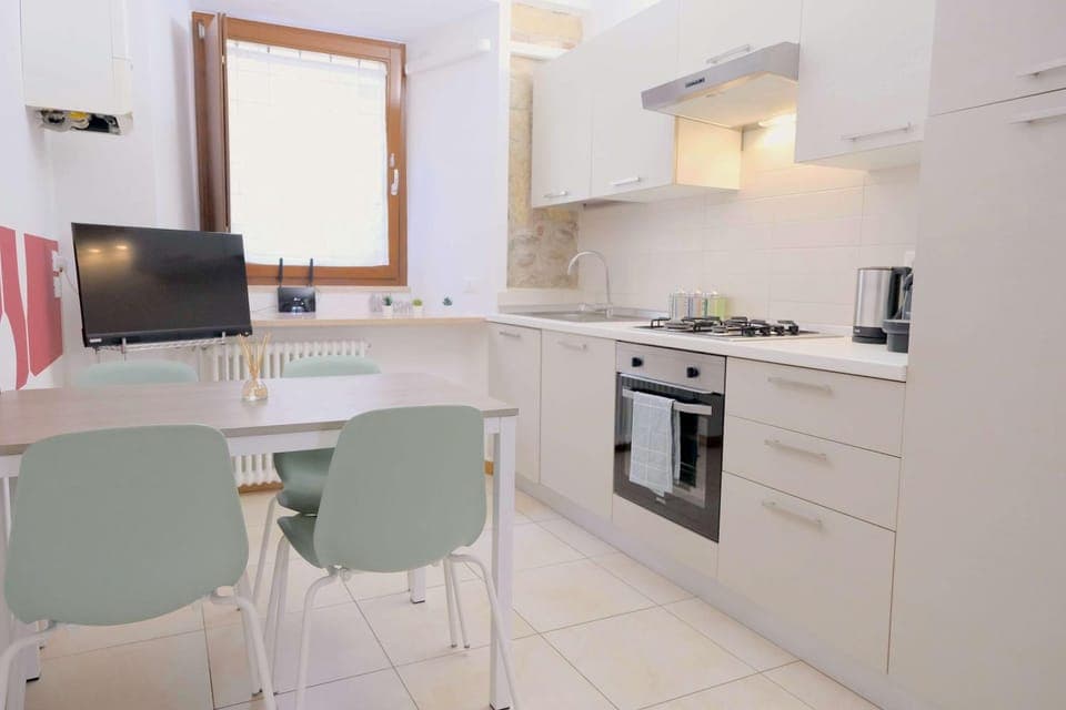 Communal lounge/ TV room, Kitchen or kitchenette, Living room, Seating area