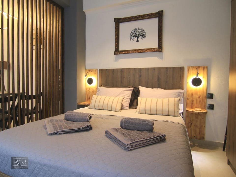 Bed, Photo of the whole room, Bedroom, towels