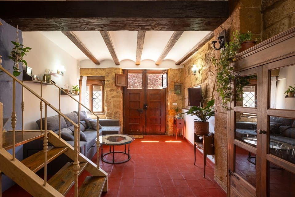 TV and multimedia, Living room, Lobby or reception, Street view, Quiet street view, internet