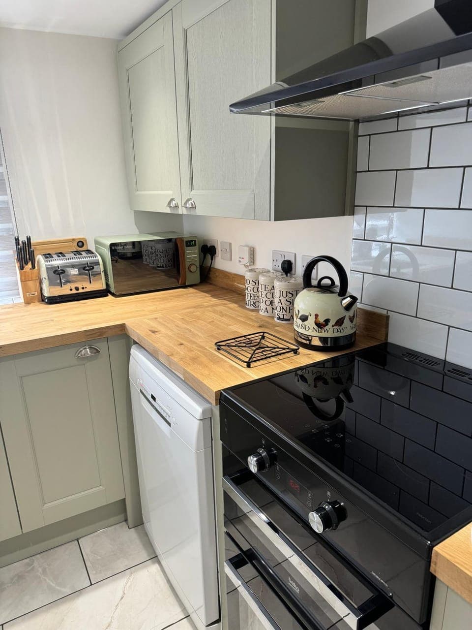 microwave, toaster, kitchen