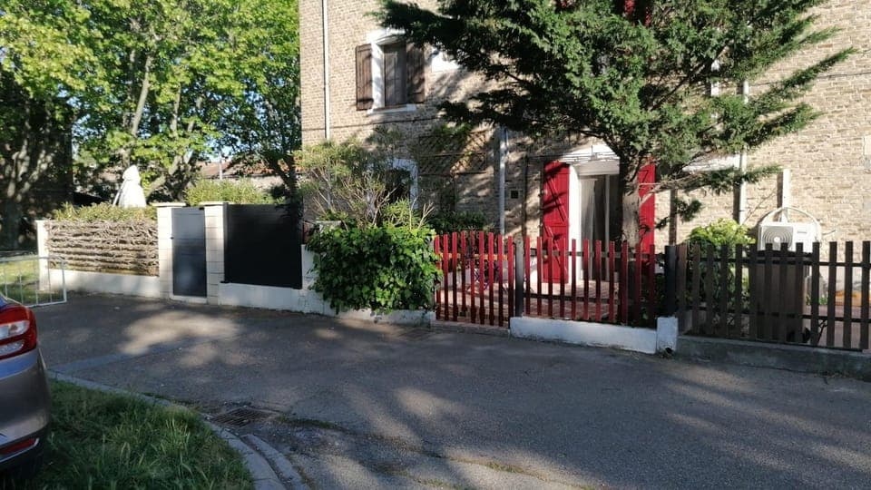 Property building, Street view