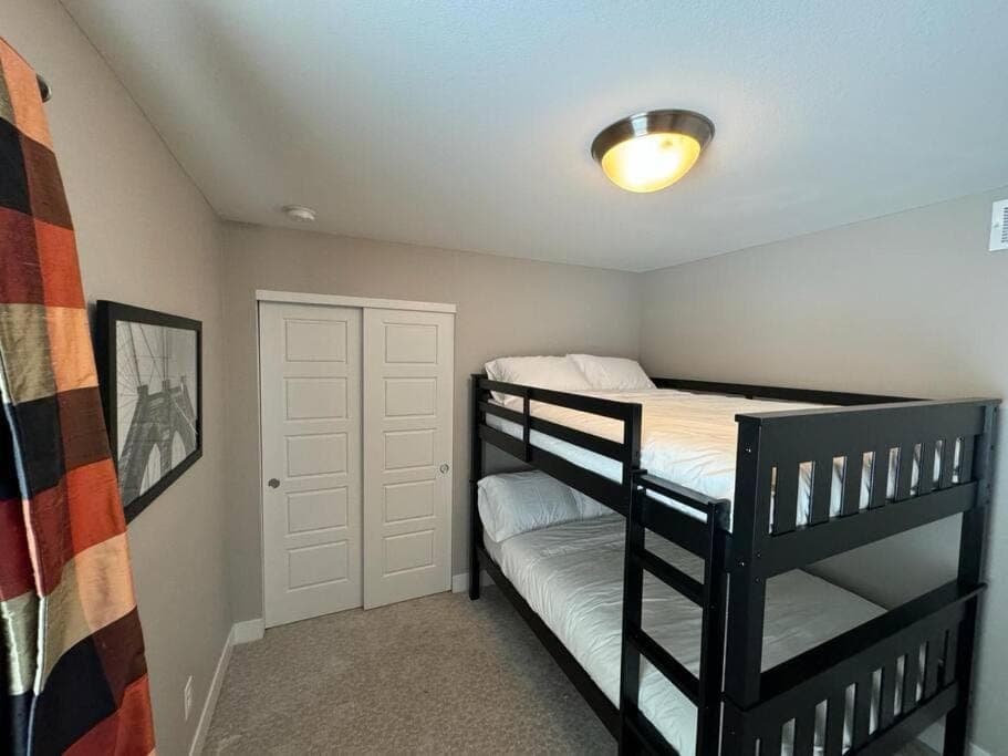 Luxury Home: Monthly Rental House Near Denver House in Englewood