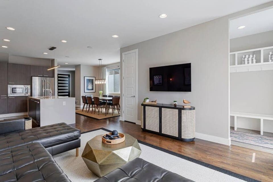 Luxury Home: Monthly Rental House Near Denver House in Englewood