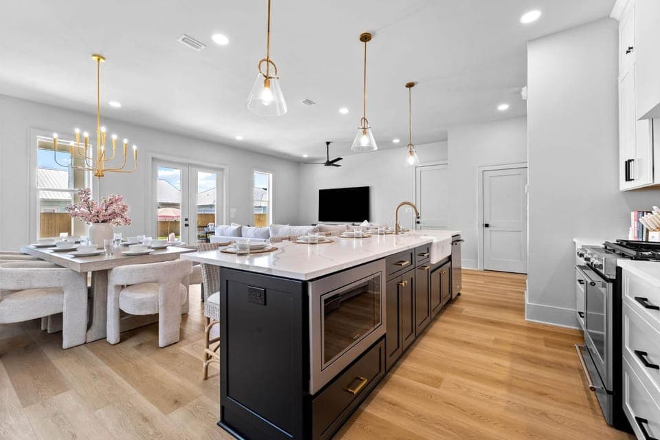 Kitchen or kitchenette, kitchen