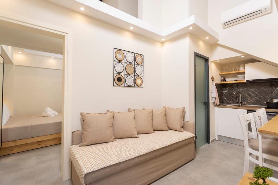 Bed, Kitchen or kitchenette, Living room, Photo of the whole room, Decorative detail, Seating area, Dining area