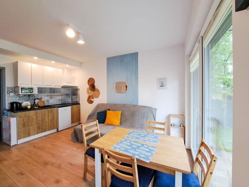 Kitchen or kitchenette, Living room, Seating area, Dining area, oven, pet friendly, stove