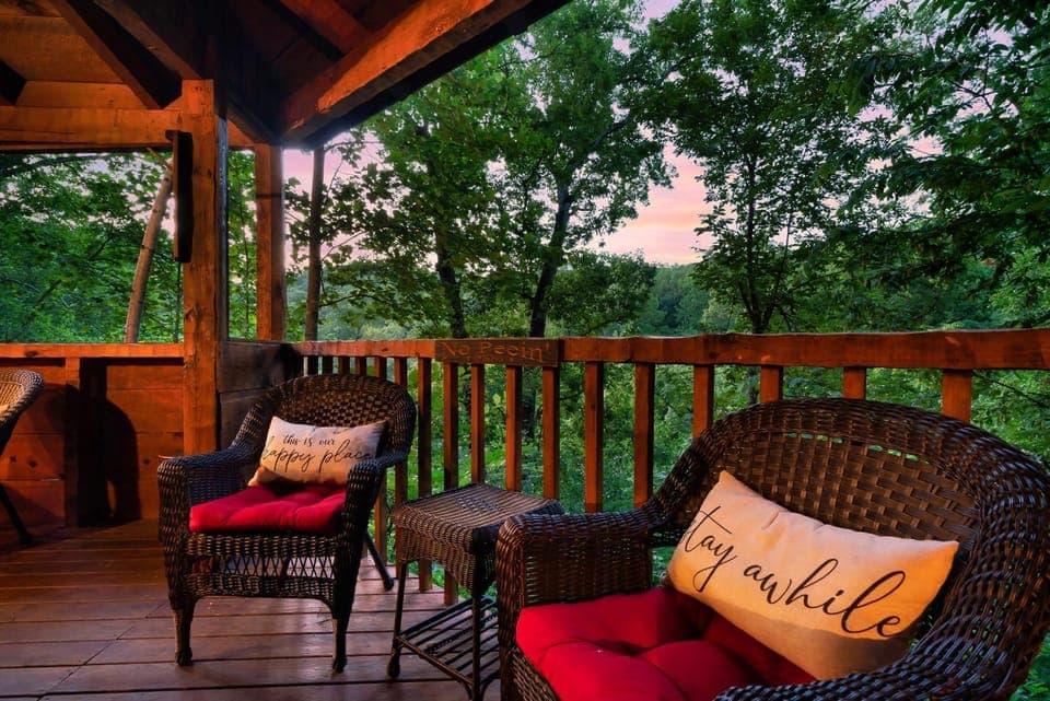 The Rustic Rooster House in Sevierville