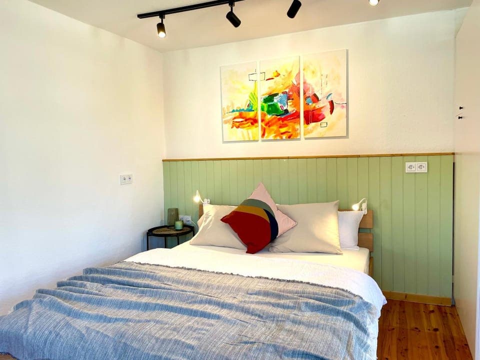 Bed, Photo of the whole room, Bedroom