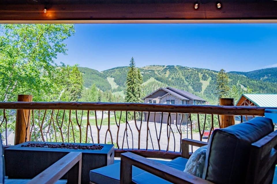 Beautiful Mountain Modern Home 4Bedroom Spa House in Whitefish