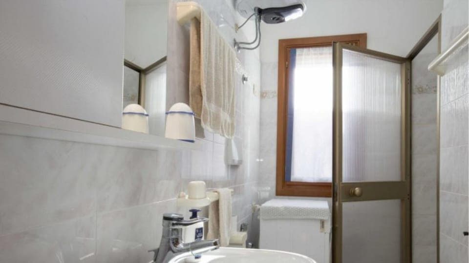 Shower, Toilet, Bathroom, bidet