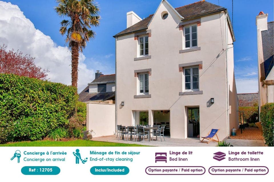 Property building, Facade/entrance, Off site