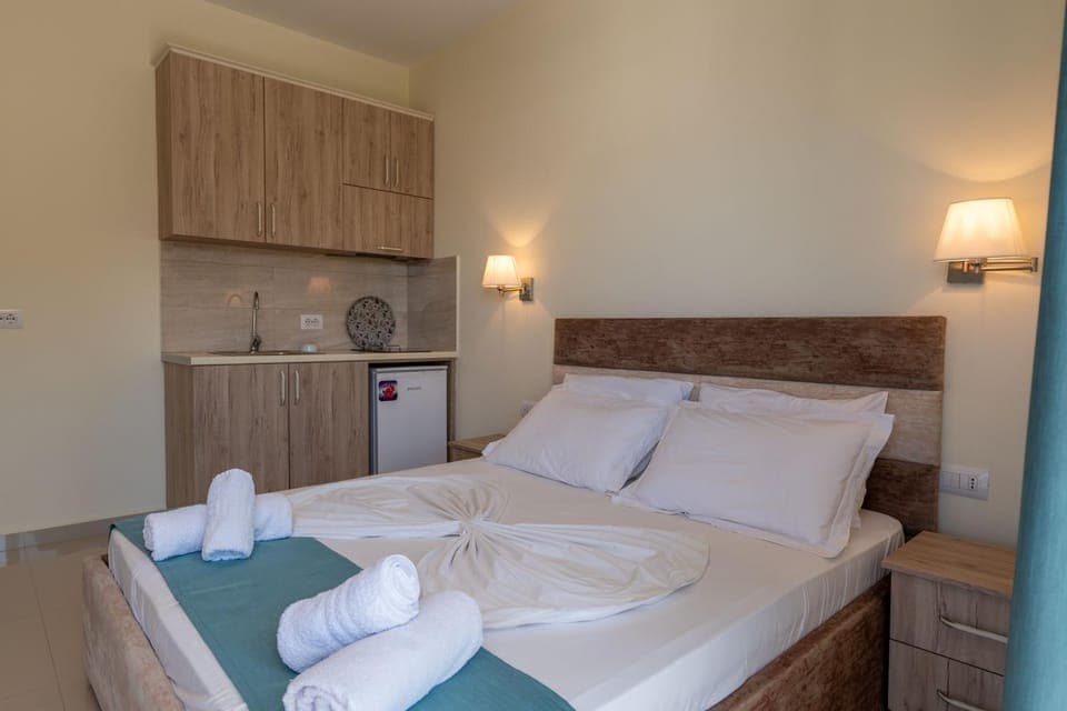 Bed, Kitchen or kitchenette, Bedroom, towels