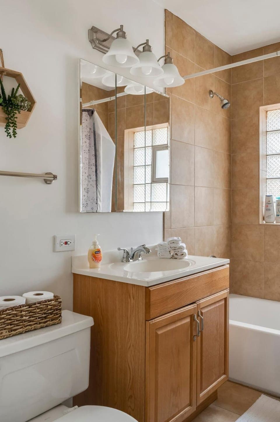 Cozy Getaway for Long-Term Stays Apartment in Westmont