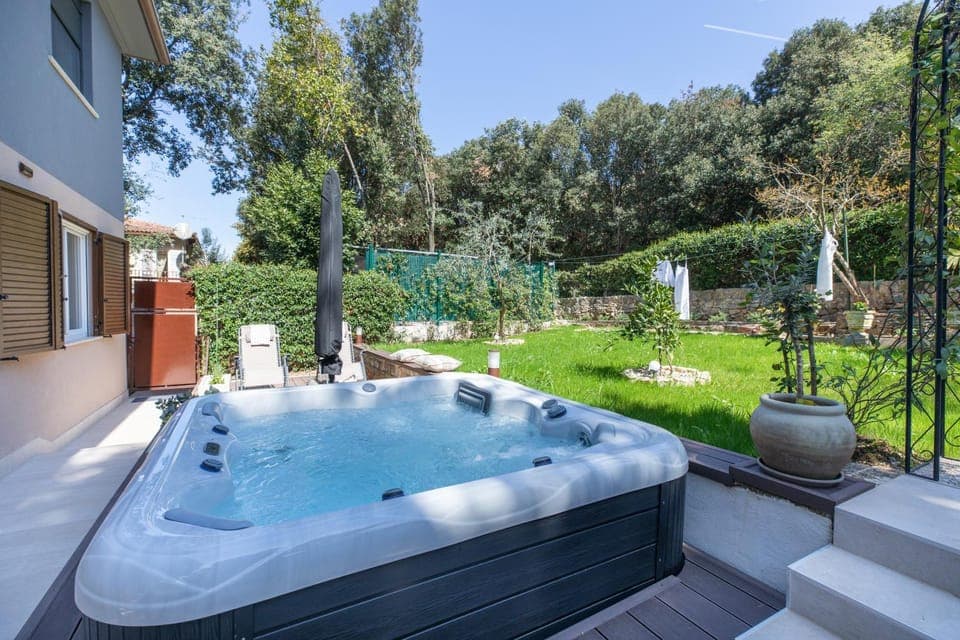 Patio, Natural landscape, Garden, Hot Tub