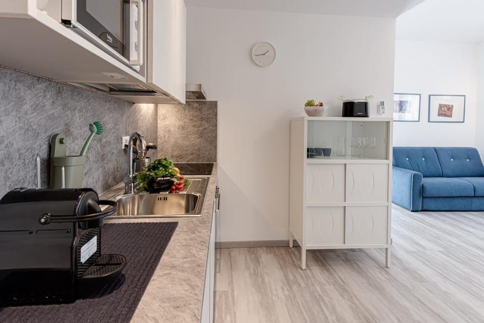 Kitchen or kitchenette, Living room, Seating area, oven, stove