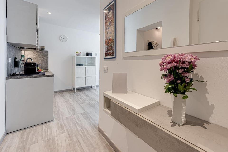 Kitchen or kitchenette, oven