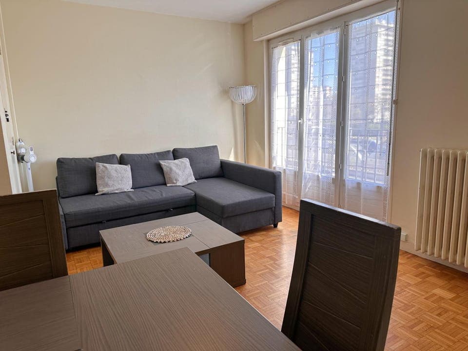 Living room, Seating area, Dining area, internet