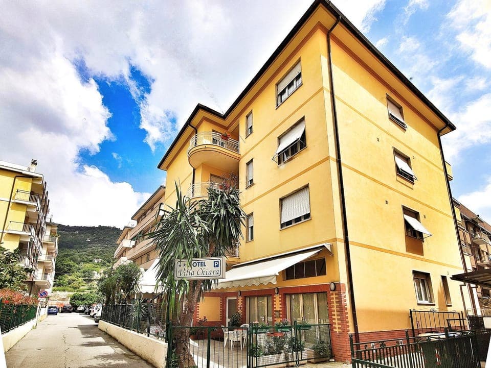 Property building, Day, Neighbourhood, Natural landscape, Mountain view, Street view