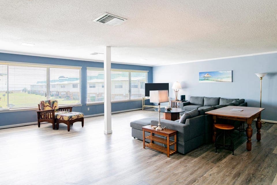 Communal lounge/ TV room