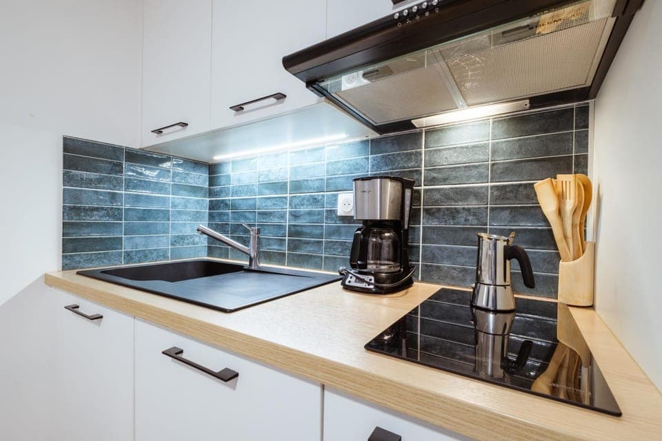 Coffee/tea facilities, stove, kitchen