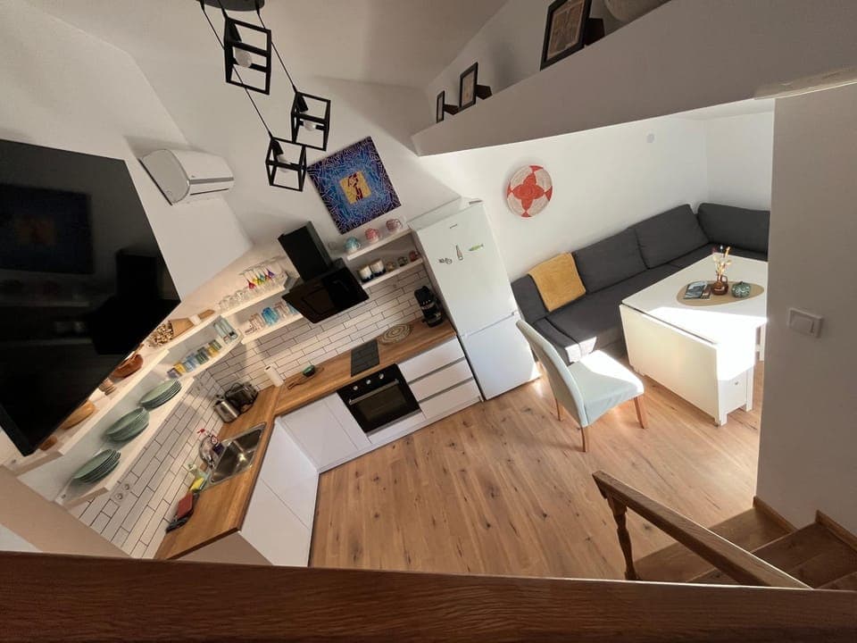 Bird's eye view, TV and multimedia, Kitchen or kitchenette, Living room, Seating area, Dining area