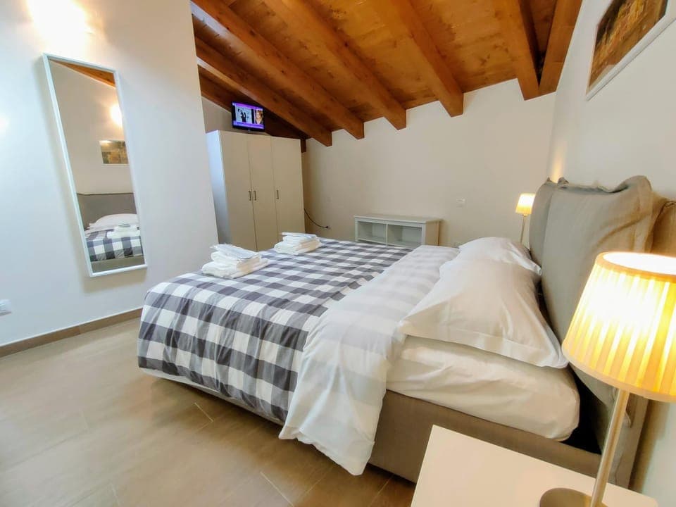 Bed, Photo of the whole room, Bedroom, wardrobe