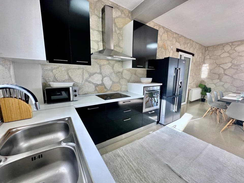 BBQ facilities, Kitchen or kitchenette, Dining area, Sea view, dishwasher, furniture, microwave, oven, stove, toaster, kitchen