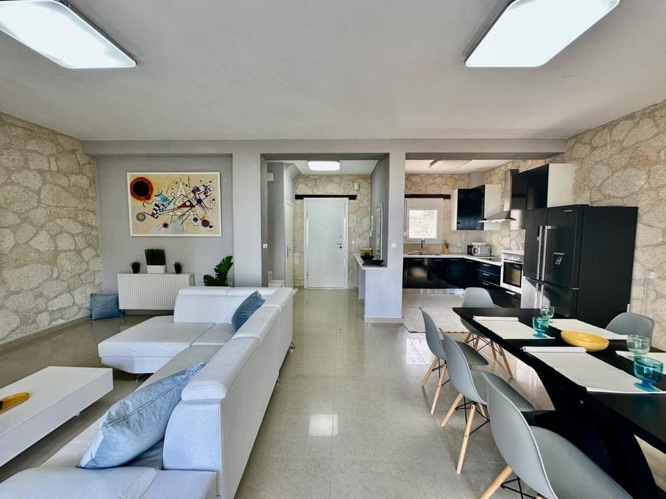 Facade/entrance, TV and multimedia, Kitchen or kitchenette, Living room, Seating area, Dining area, dishwasher, internet, microwave, oven, stove