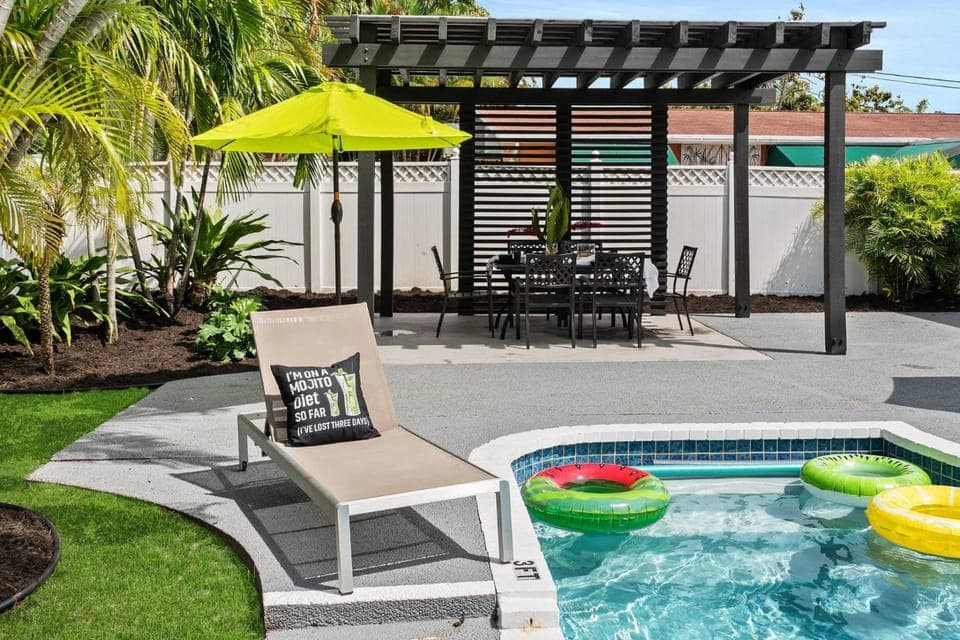 Patio, Day, Garden, Garden, Garden view, Swimming pool, Swimming pool, sunbed