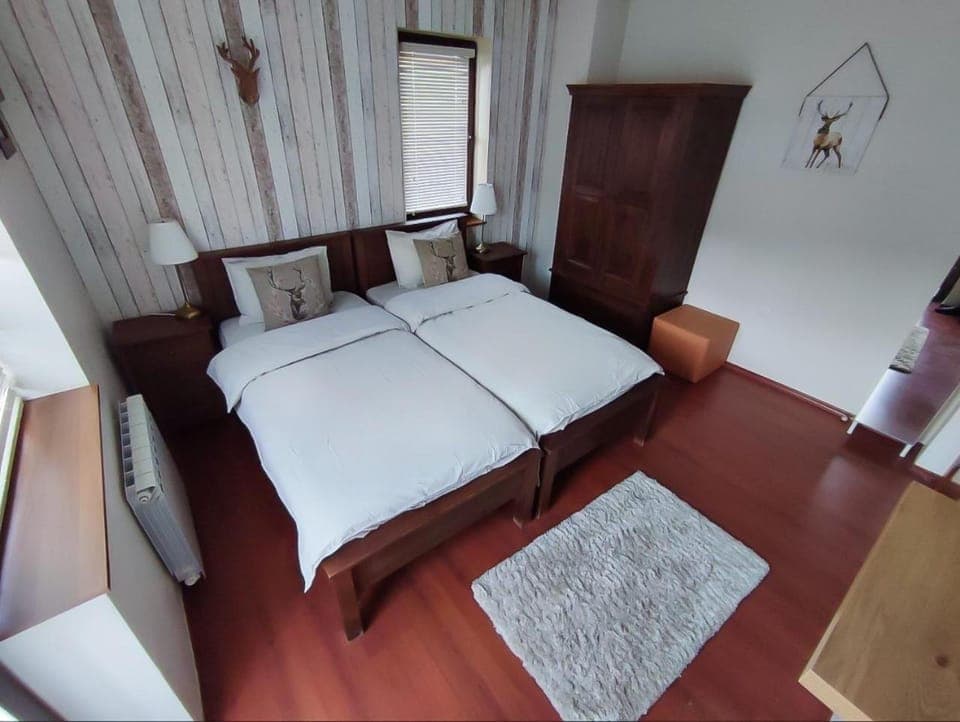 Bed, Bedroom, towels, wardrobe