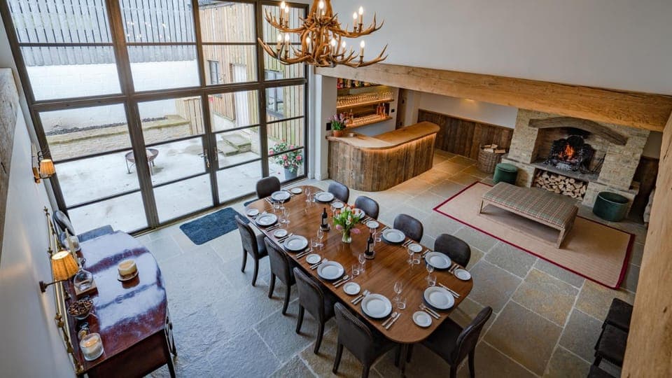 Lounge or bar, Seating area, Dining area, Garden view, fireplace