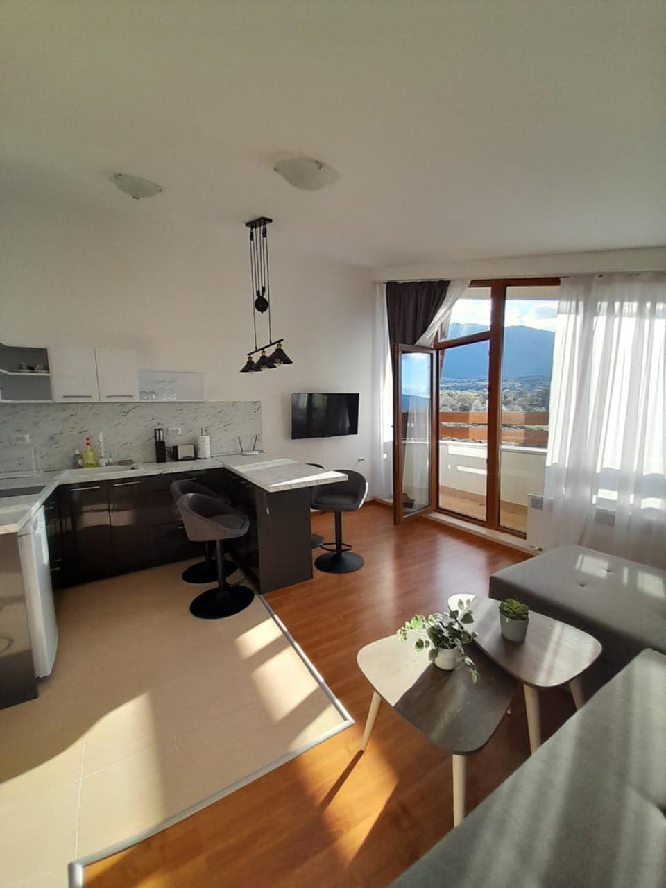 TV and multimedia, Kitchen or kitchenette, Living room