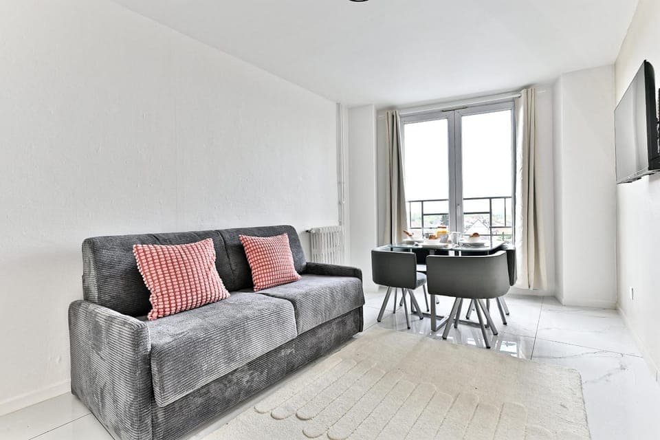 Living room, Seating area, Dining area