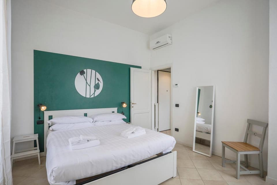 Bed, Bedroom, towels, air conditioner