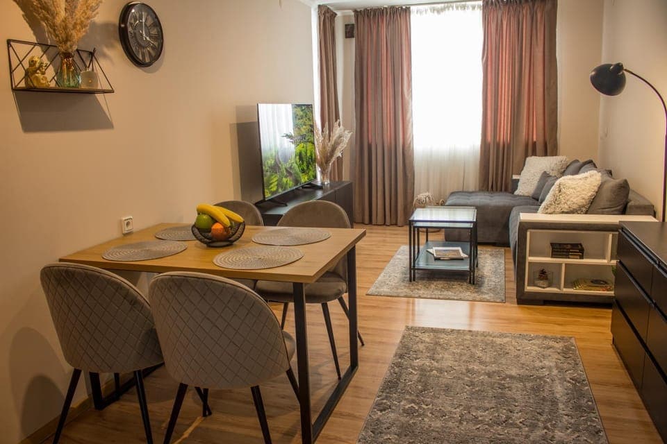 Living room, Dining area