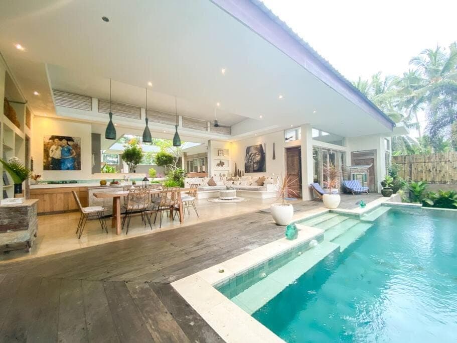 Living room, Swimming pool