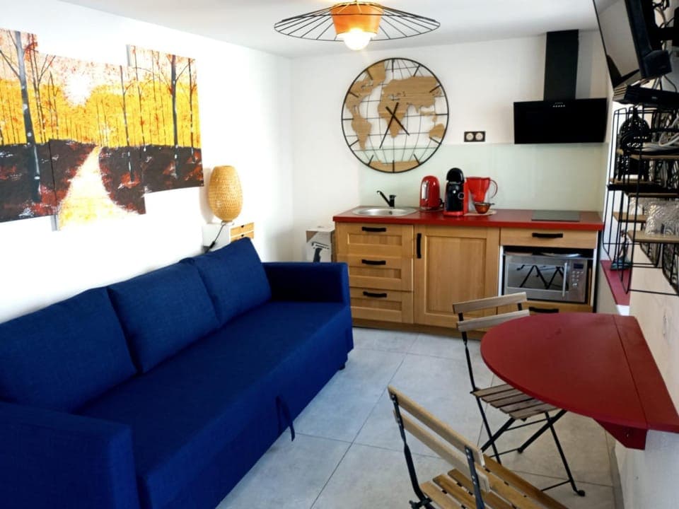 Kitchen or kitchenette, Living room, Dining area