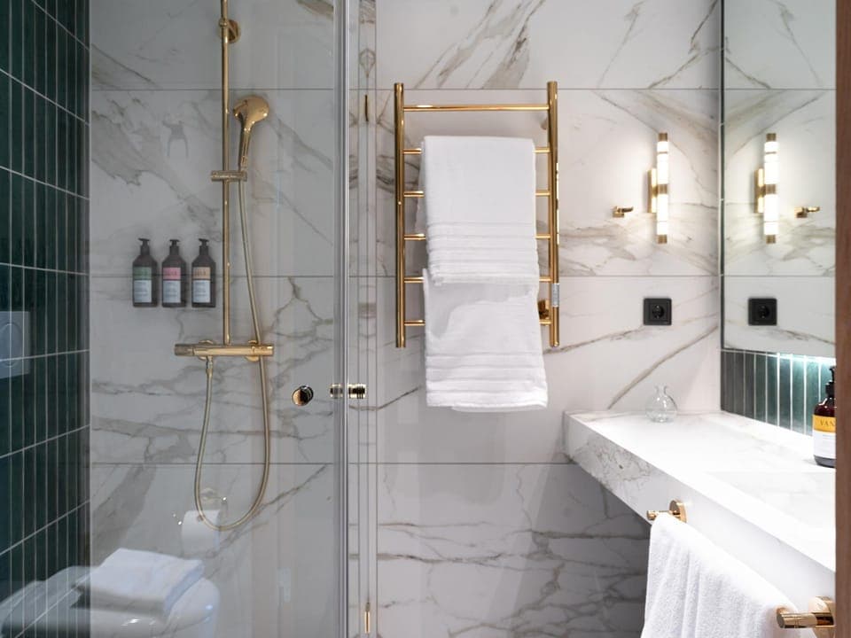 Shower, Toilet, Bathroom, towels