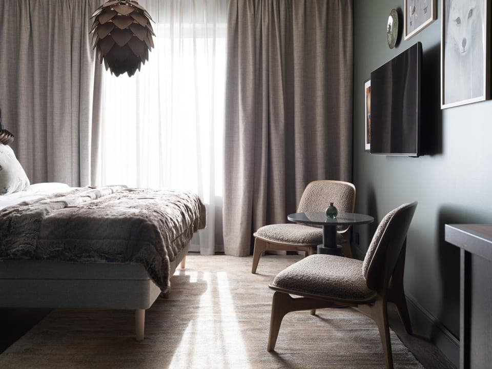 Bed, TV and multimedia, Photo of the whole room, Seating area, Bedroom