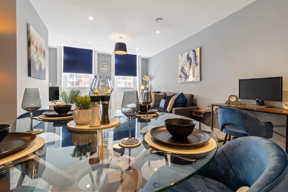 Seating area, Dining area