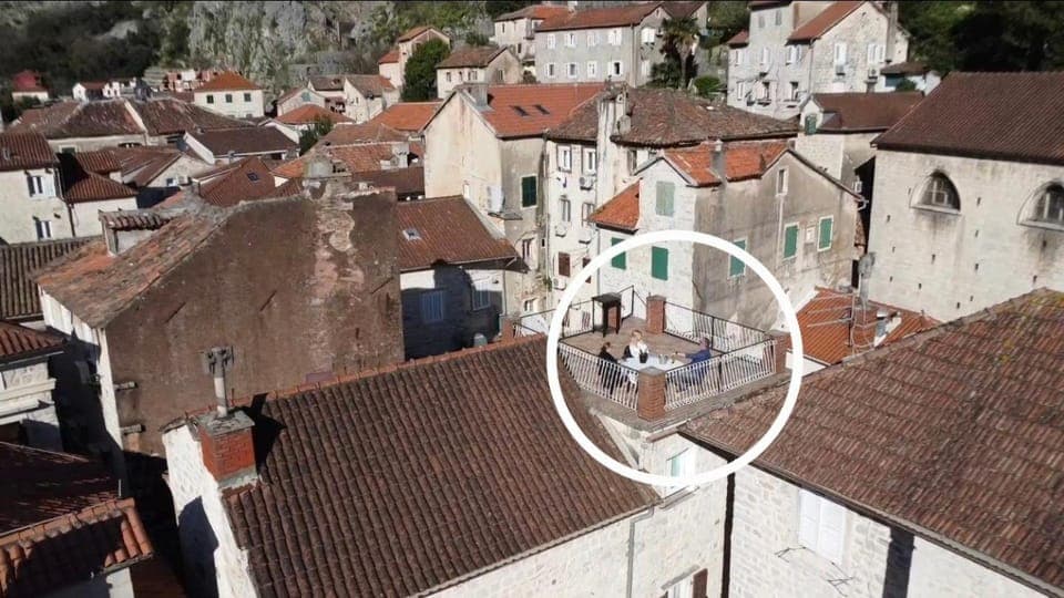 Day, Bird's eye view, City view, Landmark view, Street view, Location