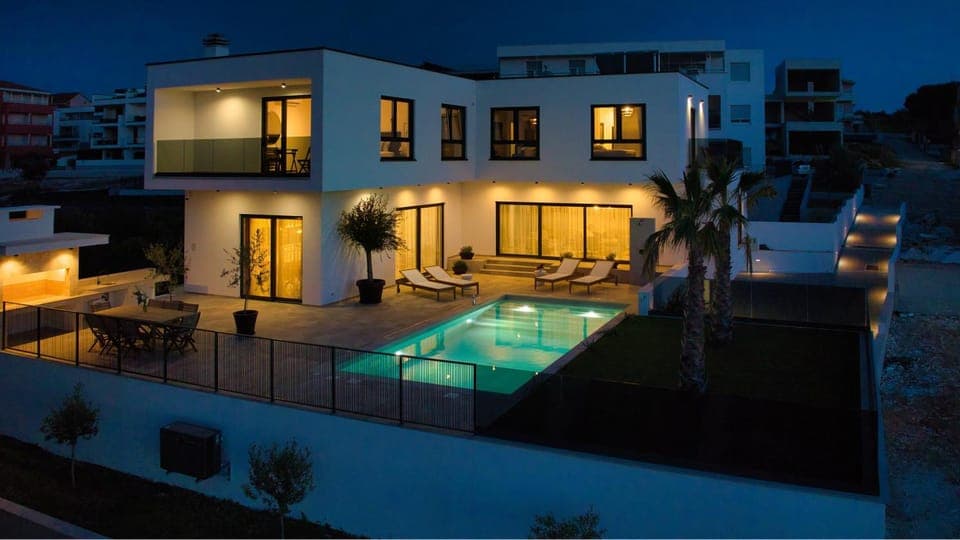 Property building, Night, View (from property/room), Balcony/Terrace, Pool view, Swimming pool, sunbed