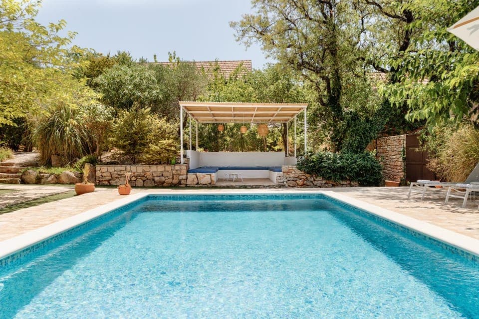 Patio, Day, Swimming pool, sunbed