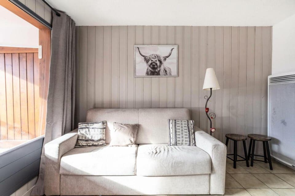 Bed, Living room, Bedroom