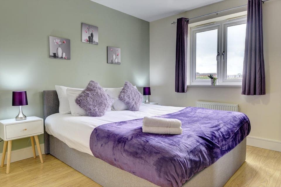 Bed, Photo of the whole room, Bedroom, towels