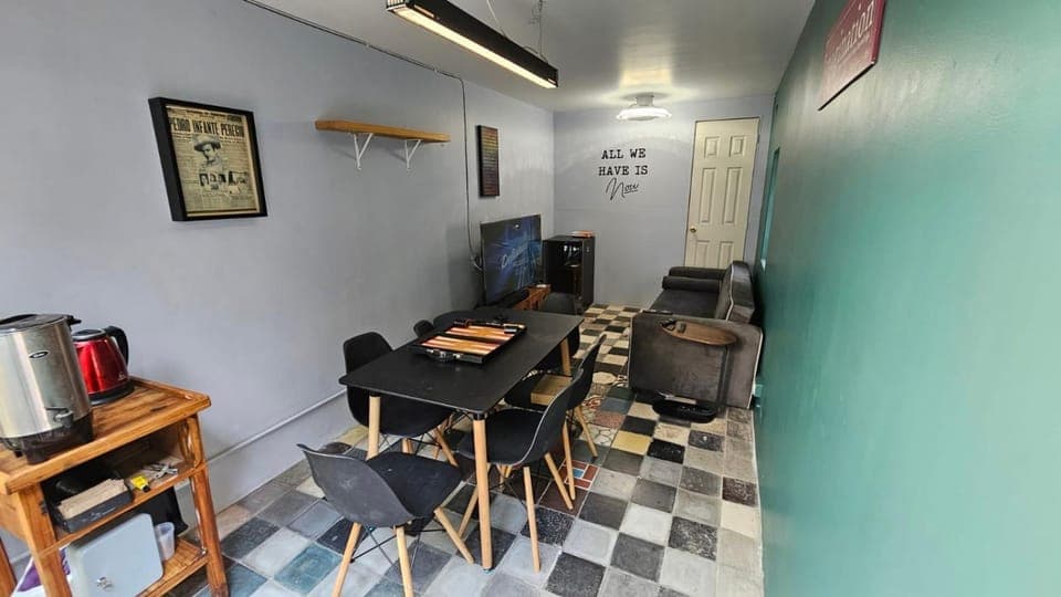 Communal lounge/ TV room, Living room, Business facilities