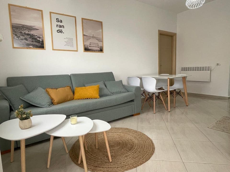 Living room, Seating area, Dining area, internet