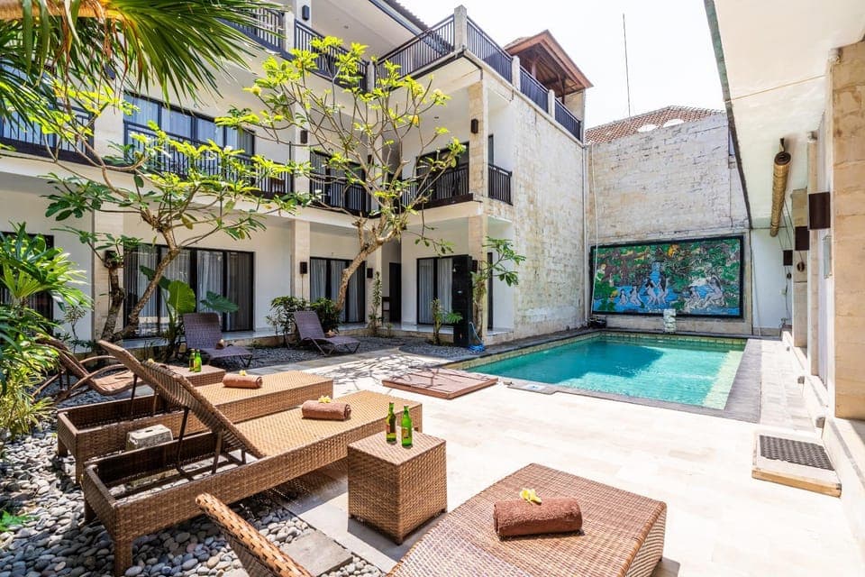 Property building, Patio, Day, Garden, Garden view, Pool view, Swimming pool, sunbed