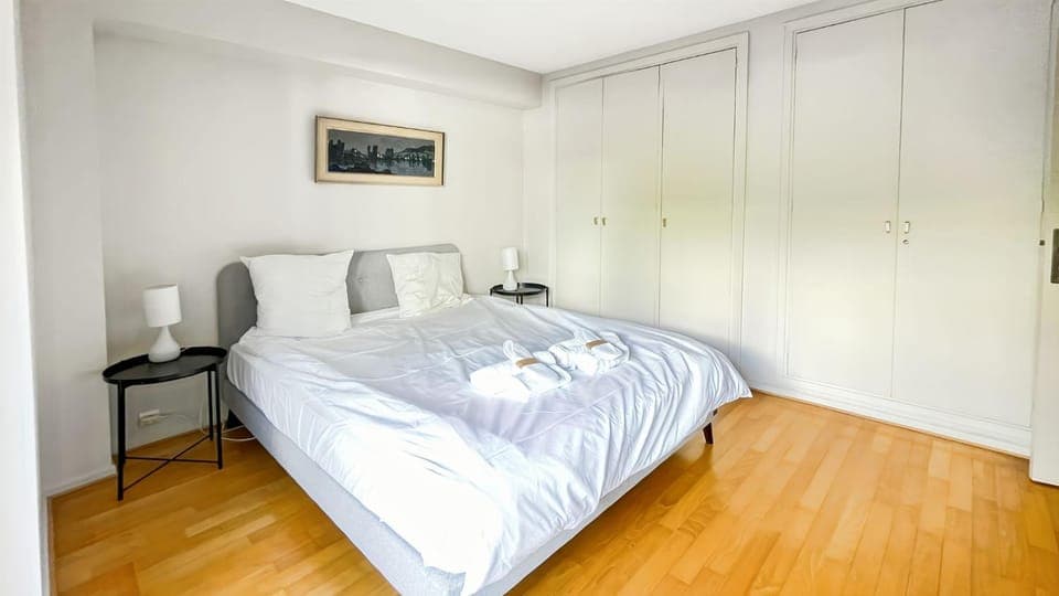 Bed, Decorative detail, Bedroom